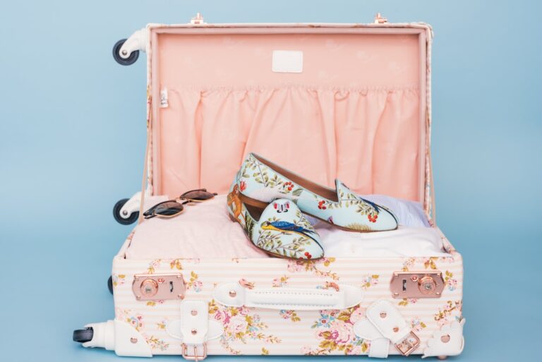 How to Stay Organized While Traveling Abroad
