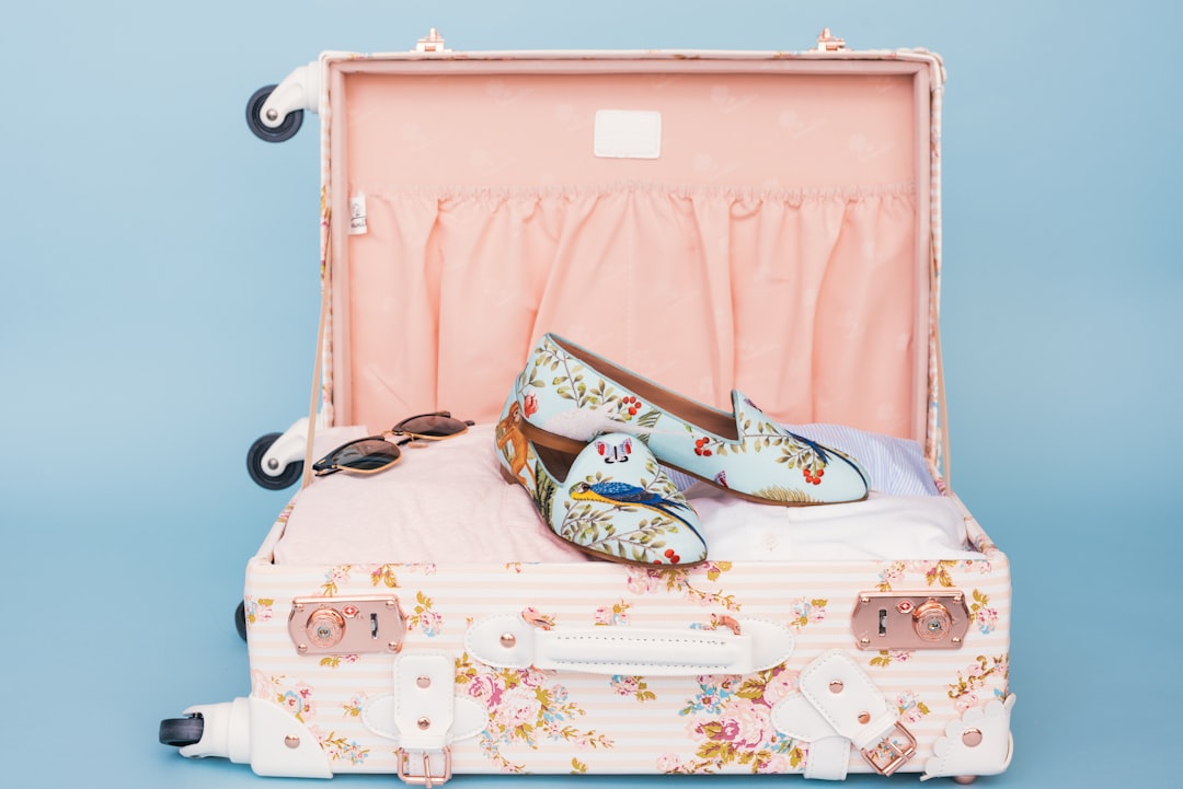 How to Stay Organized While Traveling Abroad